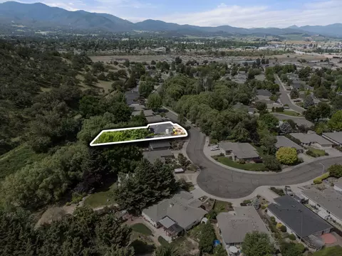 View/Area - 184 Meadow View Dr, Phoenix, OR 97535 photo 7 of 8