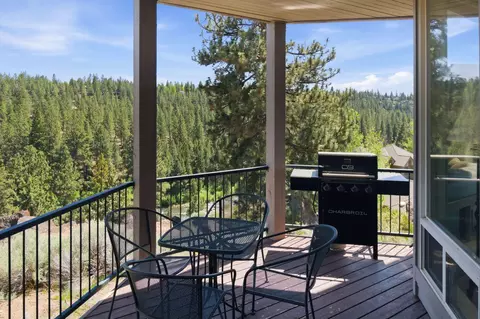 Exterior - 19717 SW Mount Bachelor Dr UNIT 313, Bend, OR 97702 photo 3 of 5