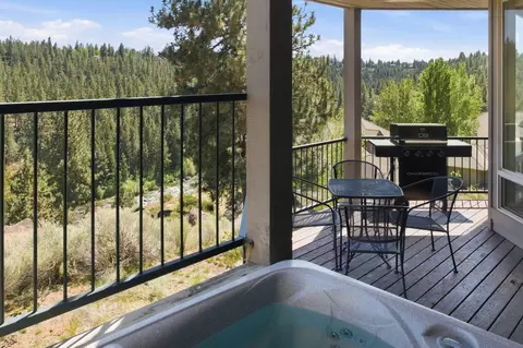 Exterior - 19717 SW Mount Bachelor Dr UNIT 313, Bend, OR 97702 photo 2 of 5