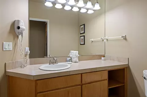 Bath - 19717 SW Mount Bachelor Dr UNIT 313, Bend, OR 97702 photo 2 of 4