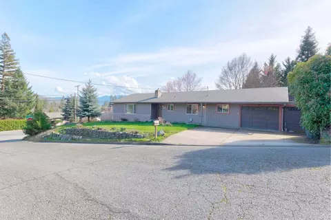 903 NW Hewitt Ln, Grants Pass, OR 97526