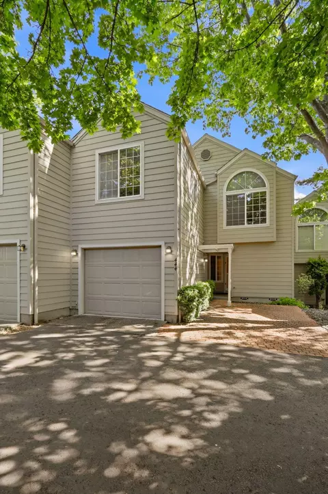 444 Lori Ln, Ashland, OR 97520