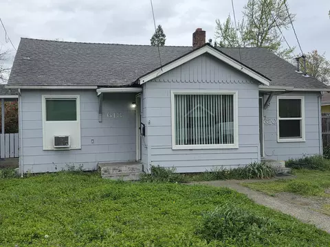 618 SE M St, Grants Pass, OR 97526