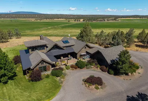 71275 Holmes Rd, Sisters, OR 97759