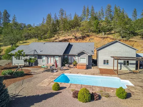 158 Rockingham Cir, Eagle Point, OR 97524