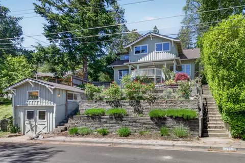 71 Scenic Dr, Ashland, OR 97520