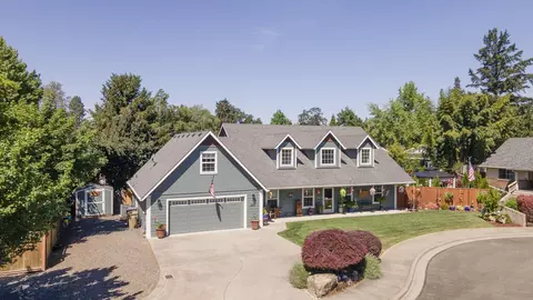 1074 SE Christie Pl, Grants Pass, OR 97526