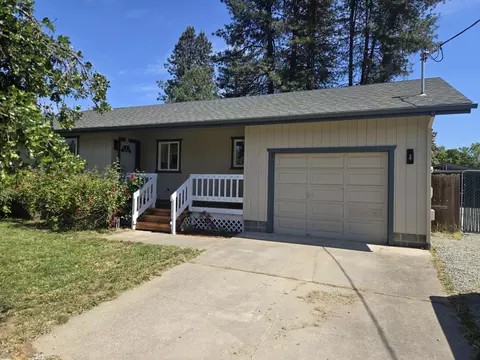 123 Laubach Ln, Grants Pass, OR 97526