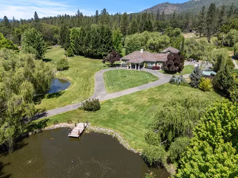 710 Debrick Way, Grants Pass, OR 97526