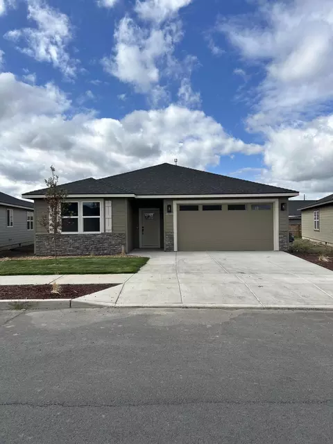 3200 NW Dogwood Ave, Redmond, OR 97756