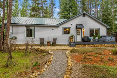 31640 Mountain Lakes Dr, Klamath Falls, OR 97601