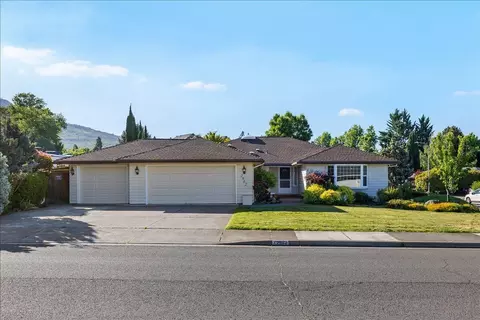 2962 Leonard Ave, Medford, OR 97504