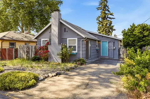 212 Ogara St, Medford, OR 97501