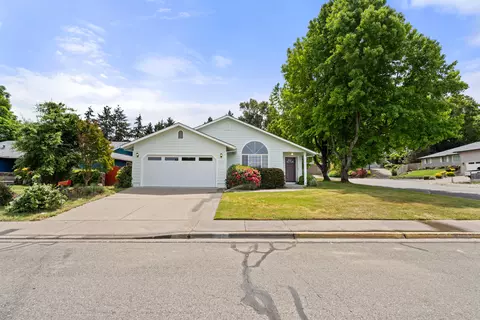 1113 Wylie Ln, Grants Pass, OR 97527