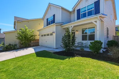 Exterior - 19987 Badger Rd, Bend, OR 97702 photo 2 of 8