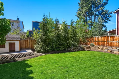 Exterior - 19987 Badger Rd, Bend, OR 97702 photo 4 of 8