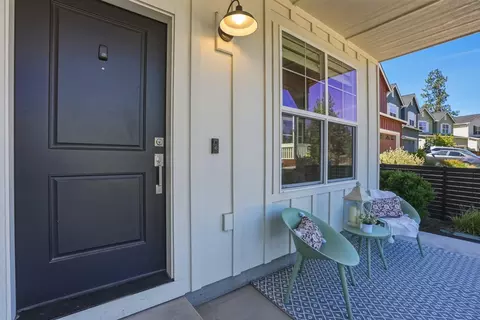 Exterior - 19987 Badger Rd, Bend, OR 97702 photo 7 of 8
