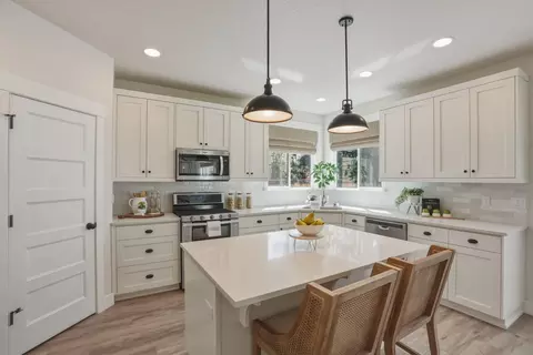 Kitchen - 19987 Badger Rd, Bend, OR 97702 photo 1 of 4