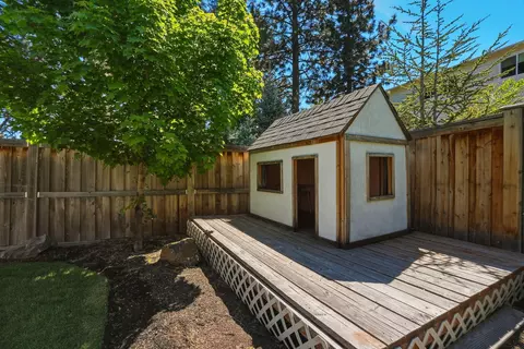 Exterior - 19987 Badger Rd, Bend, OR 97702 photo 6 of 8