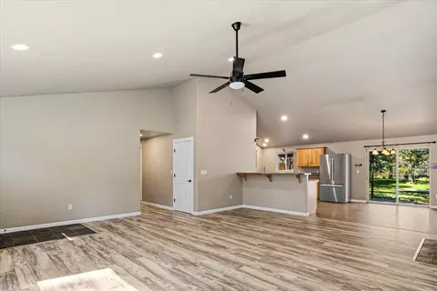 Living - 59665 Cheyenne Rd, Bend, OR 97702 photo 3 of 5