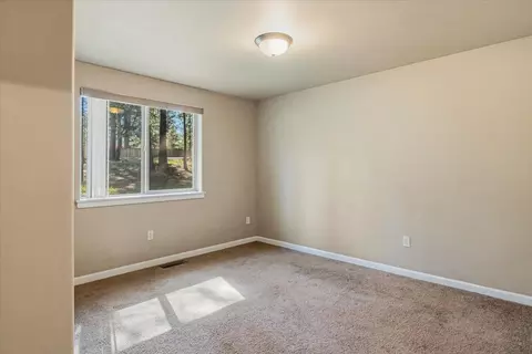 Bedroom - 59665 Cheyenne Rd, Bend, OR 97702 photo 3 of 4