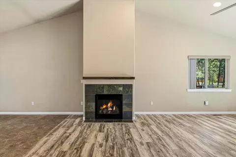 Living - 59665 Cheyenne Rd, Bend, OR 97702 photo 5 of 5
