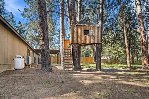 Exterior - 59665 Cheyenne Rd, Bend, OR 97702 photo 7 of 10