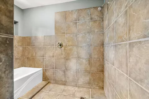 Bath - 1252 NW Ithaca Ave, Bend, OR 97703 photo 2 of 5