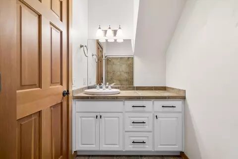 Bath - 1252 NW Ithaca Ave, Bend, OR 97703 photo 5 of 5