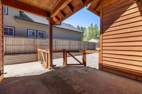 Exterior - 1252 NW Ithaca Ave, Bend, OR 97703 photo 5 of 7