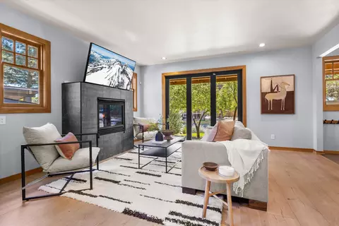 Living - 1252 NW Ithaca Ave, Bend, OR 97703 photo 2 of 4