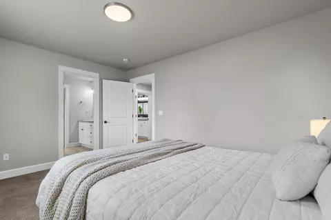 Bedroom - 60999 Grand Targhee Dr, Bend, OR 97702 photo 3 of 8