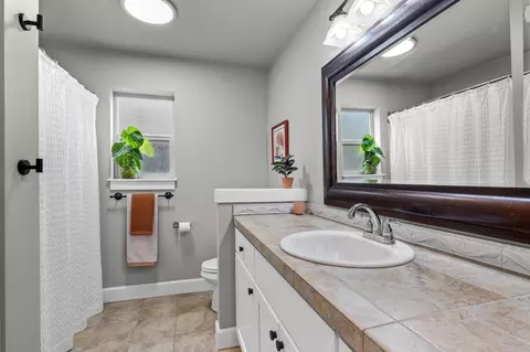 Bath - 60999 Grand Targhee Dr, Bend, OR 97702 photo 4 of 5