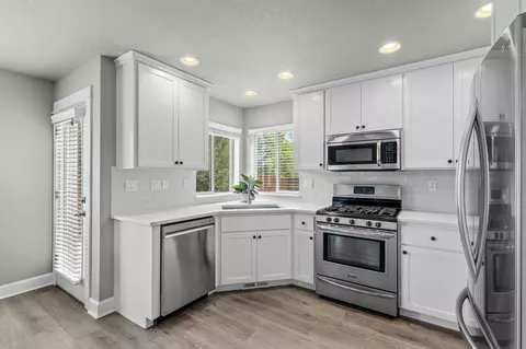 Kitchen - 60999 Grand Targhee Dr, Bend, OR 97702 photo 6 of 6