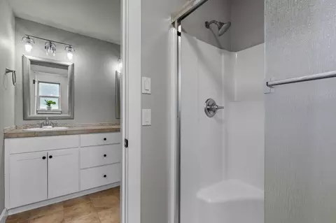 Bath - 60999 Grand Targhee Dr, Bend, OR 97702 photo 2 of 5