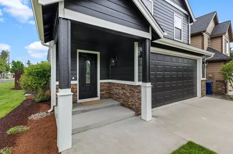 Exterior - 60999 Grand Targhee Dr, Bend, OR 97702 photo 3 of 8