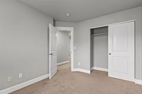 Bedroom - 60999 Grand Targhee Dr, Bend, OR 97702 photo 7 of 8