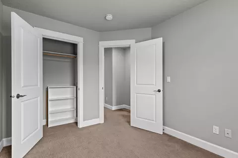 Bedroom - 60999 Grand Targhee Dr, Bend, OR 97702 photo 5 of 8