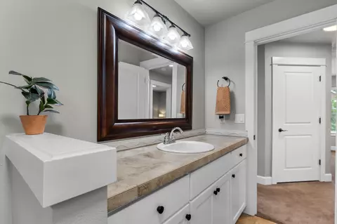 Bath - 60999 Grand Targhee Dr, Bend, OR 97702 photo 5 of 5