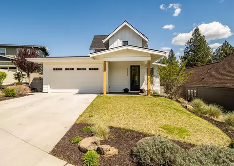 61022 SE Light Peak Dr, Bend, OR 97702
