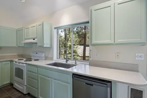 Kitchen - 55681 Wagon Master Way, Bend, OR 97707 photo 3 of 3