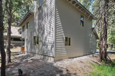 Exterior - 55681 Wagon Master Way, Bend, OR 97707 photo 7 of 10