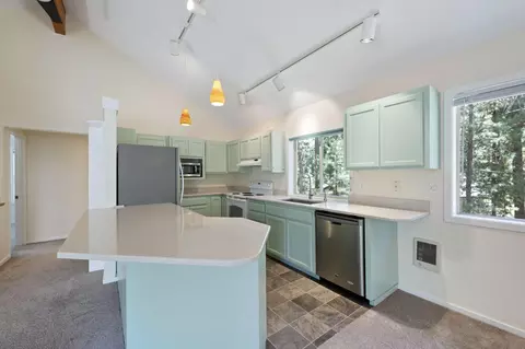Kitchen - 55681 Wagon Master Way, Bend, OR 97707 photo 2 of 3