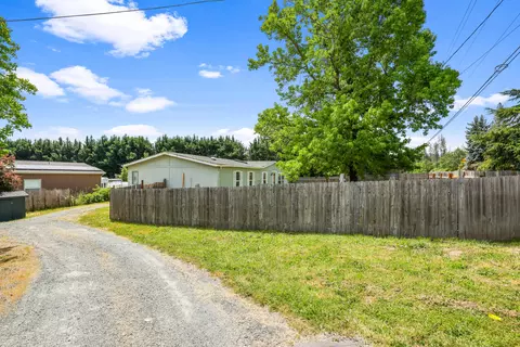 101 Mardan Dr, Grants Pass, OR 97527