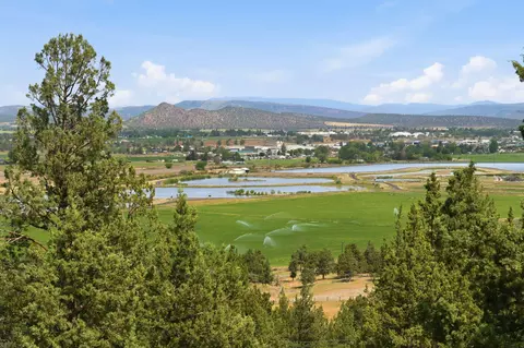 2158 NW Century Dr, Prineville, OR 97754
