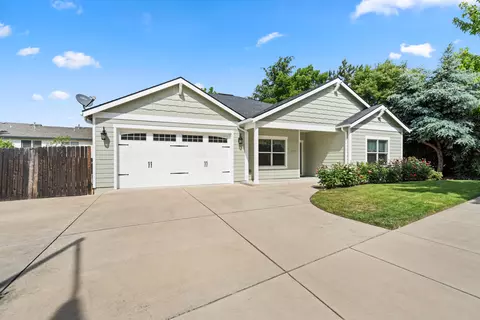 1227 Lithia Way, Talent, OR 97540