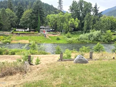 4627 Foothill Blvd, Rogue River, OR 97537