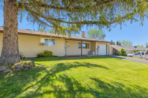 10521 Kincheloe Ave, Klamath Falls, OR 97603