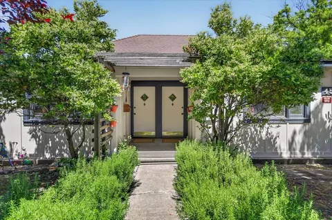 457 C St, Ashland, OR 97520