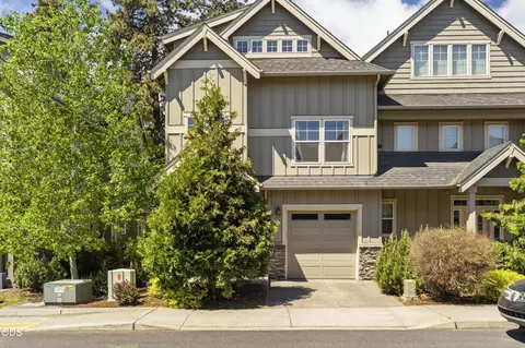 1035 SE Leonel Ln, Bend, OR 97702